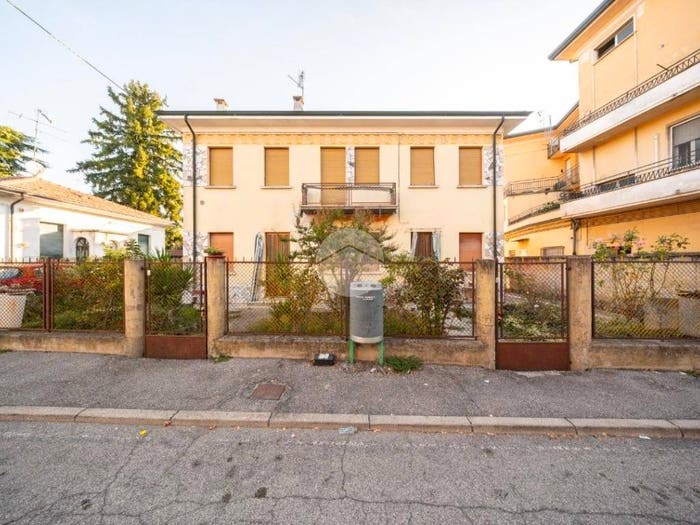 Casa con 6 locali in vendita in Piazza della Vittoria, Centro, Castellucchio