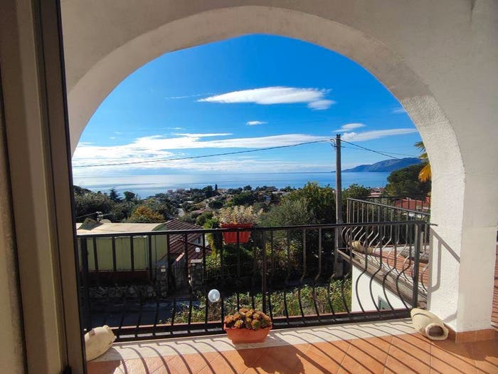 Casa con 6 locali in vendita in Via dei Gerani, Villammare, Vibonati
