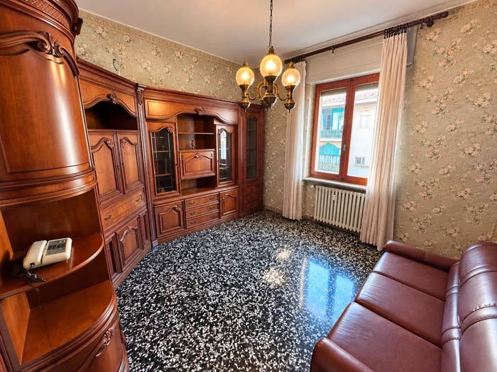 Appartamento quadrilocale in vendita in Viale Cherasca, Centro, Alba