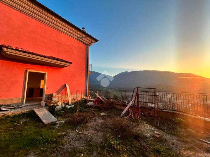 Appartamento quadrilocale in vendita in Via orto vallone, Salza Irpina