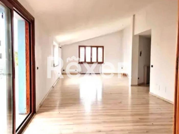 Appartamento con 6 locali in vendita in Via Lamberti, Viale Aldo Moro Ospedale Vecchio, Olbia