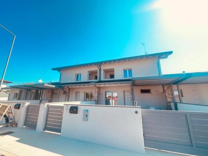 Casa quadrilocale in vendita in Via Santa Caterina, Basaldella, Campoformido