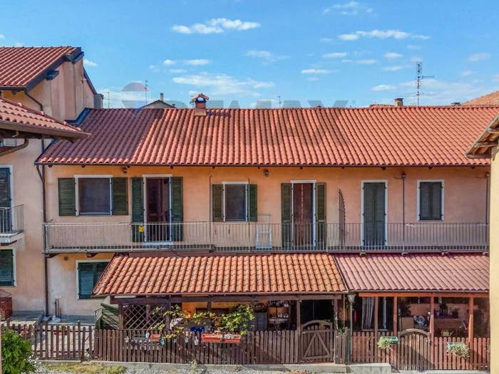 Casa quadrilocale in vendita in Vicolo Porta e Rey, Benna