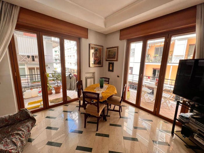 Appartamento quadrilocale in vendita in Viale di Augusto, Fuorigrotta, Napoli