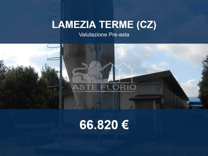 Casa con 6 locali in vendita in Via Salvatore Foderaro, Nicastro Sambiase, Lamezia Terme