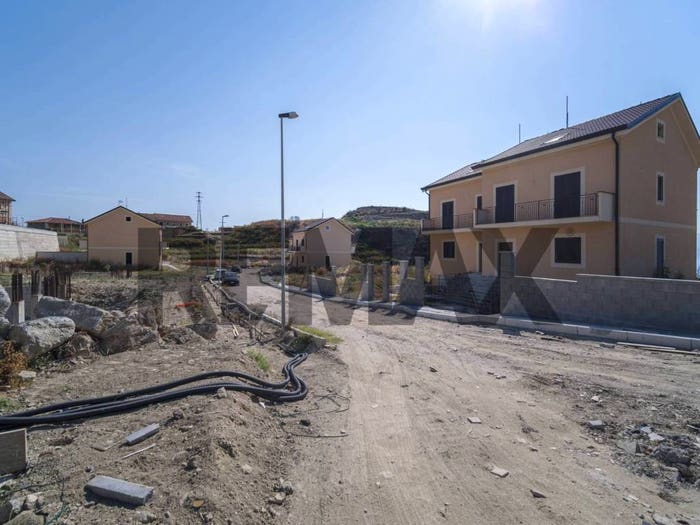 Casa con 5 locali in vendita in Cda Petrazza, Villaggio Santo, Messina