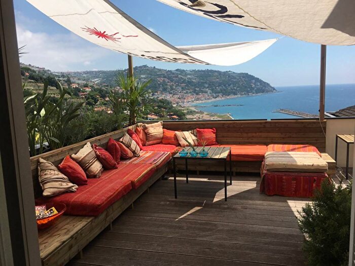 Appartamento quadrilocale in vendita in Montenero, Bordighera