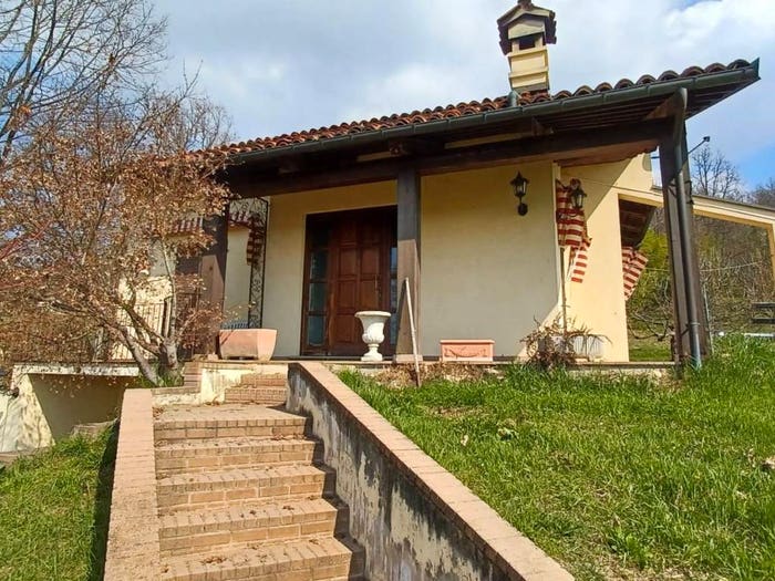 Casa quadrilocale in vendita in Bra
