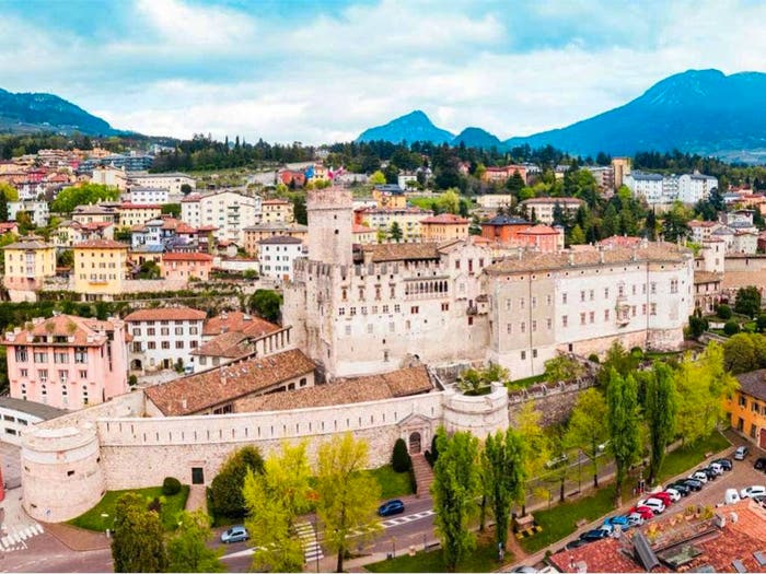 Casa con 6 locali in vendita in via dei Cappuccini, Muralta Martignano, Trento