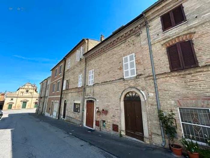 Casa con 6 locali in vendita in Via Guglielmo Marconi, Carassai