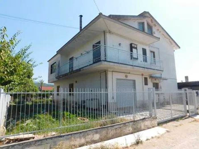 Casa con 5 locali in vendita in Albanella