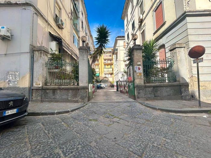 Appartamento trilocale in vendita in Via zara, Centro Direzionale, Napoli