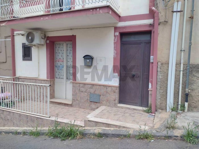 Casa con 6 locali in vendita in Via Oberdan, Mirabella Imbaccari