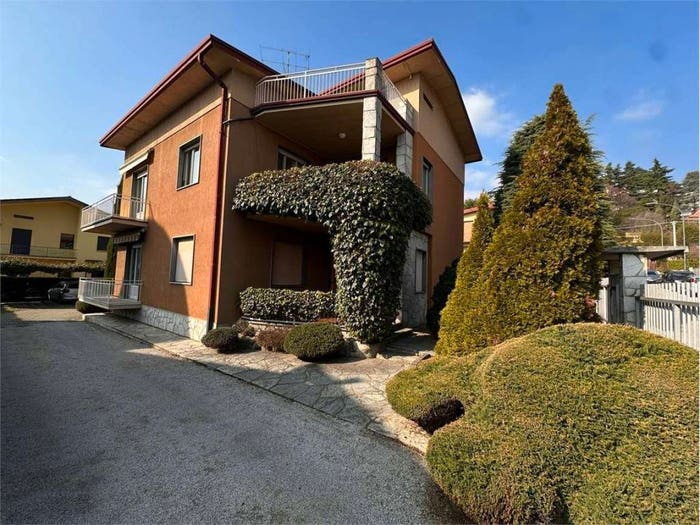 Casa con 6 locali in vendita in VIA CARLO PORTA, Centro, Erba