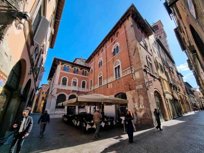 Casa con 6 locali in vendita in Piazza Anfiteatro Torre Guinigi, Lucca