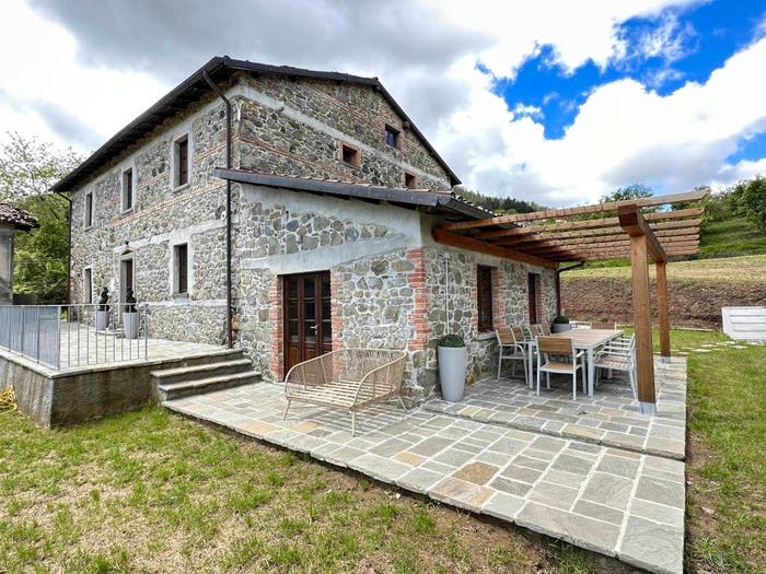 Casa con 6 locali in vendita in Via del Borgo, Casatico, Camporgiano