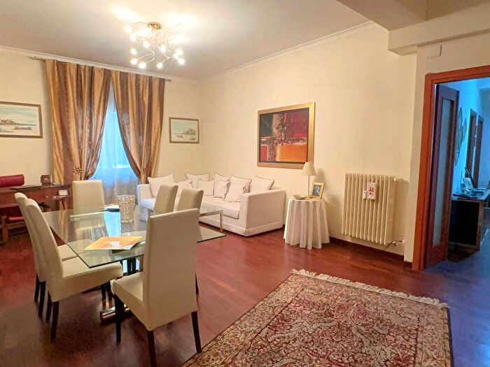 Appartamento trilocale in vendita in Via Mesopotamia, Appio Latino, Roma