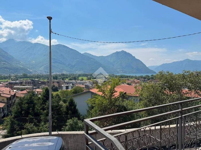 Appartamento trilocale in vendita in Via Vittoria, Centro, Costa Volpino