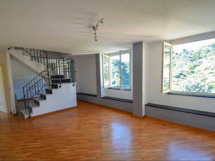 Appartamento quadrilocale in vendita in Voltri, Genova
