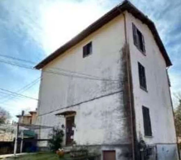 Appartamento trilocale in vendita in Via Dumenza, Poppino, Luino