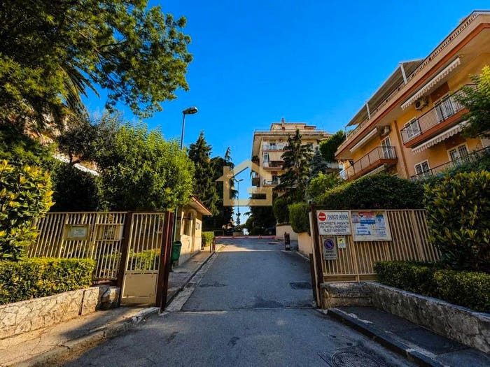Appartamento con 5 locali in vendita in Via Emilio Scaglione, Piscinola, Napoli