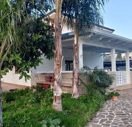Casa con 6 locali in vendita in Via Delle Rose, Torretta