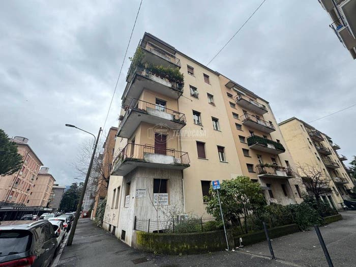 Appartamento trilocale in vendita in Via Vittorio Veneto, Via Veneto Borgo Trento, Brescia