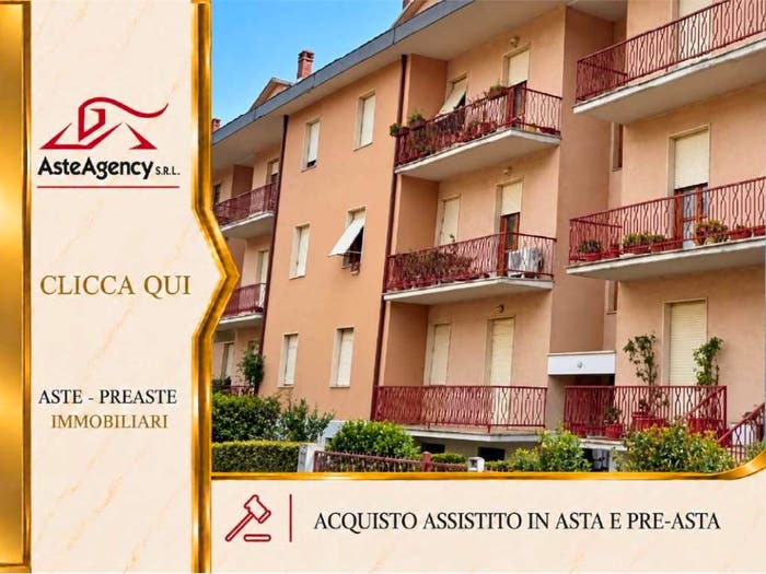 Appartamento quadrilocale in vendita in VIA RAZZANTI, Centro, Matelica