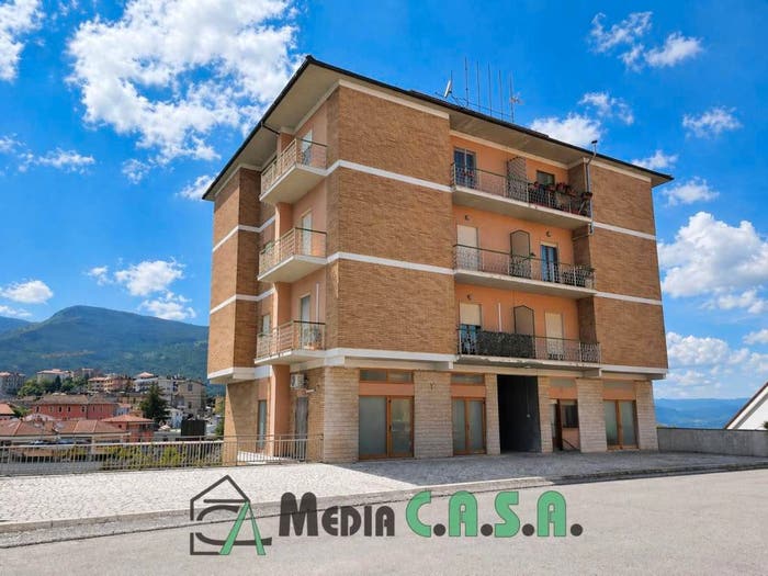 Appartamento con 5 locali in vendita in Via Gianni Torsellini, Centro, Folignano
