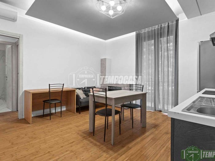 Appartamento trilocale in vendita in Viale Liguria, Famagosta, Milano