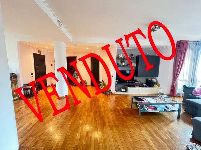 Appartamento quadrilocale in vendita in Viale Papa Paolo VI, Abbiategrasso