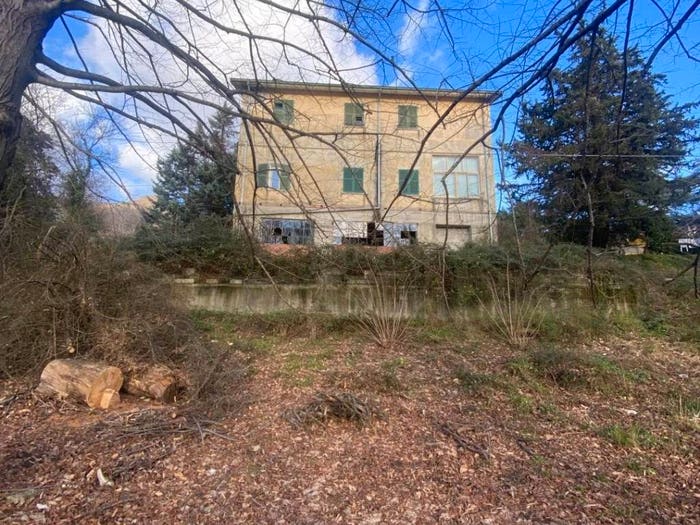Casa con 6 locali in vendita in Calice al Cornoviglio