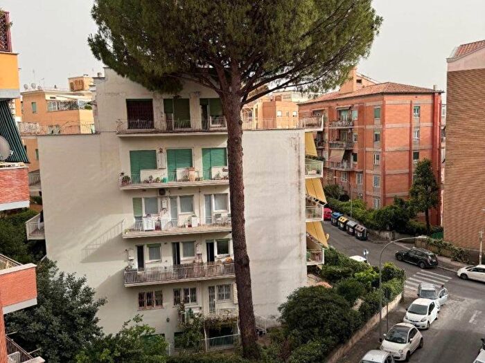 Appartamento trilocale in vendita in Via Ugo Bignami, Balduina, Roma