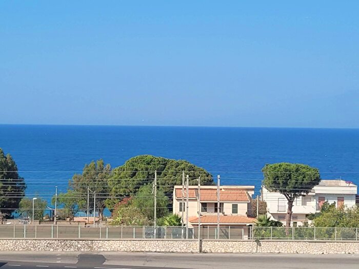 Appartamento trilocale in vendita in Via Stretto della Ferrina, Motta San Giovanni