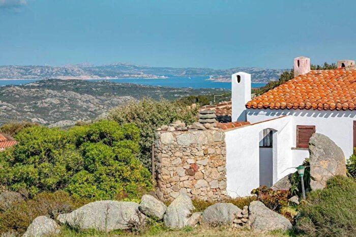 Casa con 5 locali in vendita in Via Capizza di Vacca, Santa Teresa Gallura