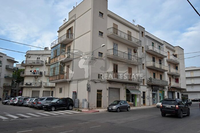Appartamento con 7 locali in vendita in Via Avv d Cirignola, Ostuni