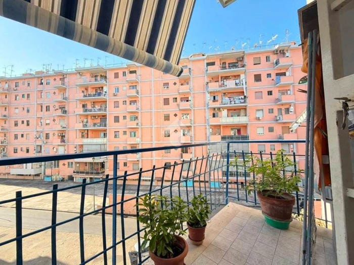 Appartamento trilocale in vendita in Via giuseppe testa, Fuorigrotta, Napoli