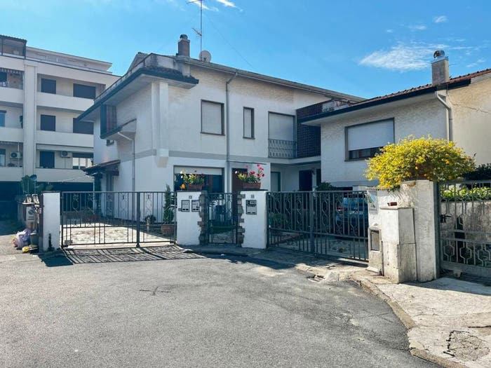 Appartamento con 6 locali in vendita in Via dei Cedri, Terminetto Migliarina, Viareggio