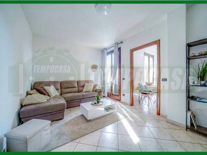 Appartamento trilocale in vendita in Via FRATELLI CAIROLI, Arnate, Gallarate