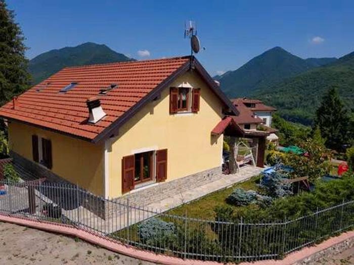 Casa con 6 locali in vendita in Località Castello, Centro, Montoggio