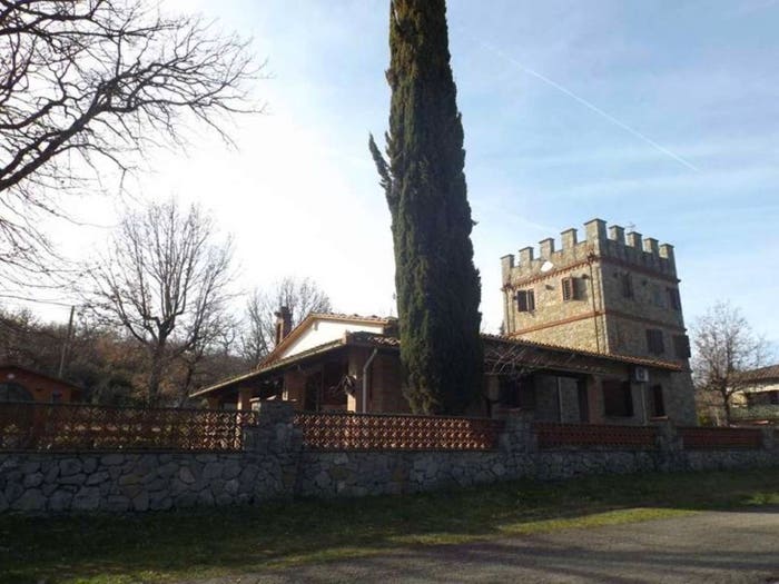 Casa con 6 locali in vendita in via Giacomo Matteotti, San Giustino Valdarno, Loro Ciuffenna