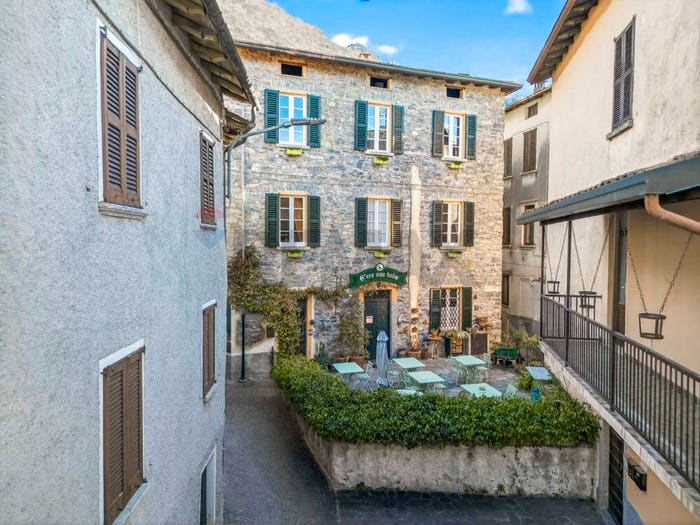 Casa con 6 locali in vendita in Centro, Perledo