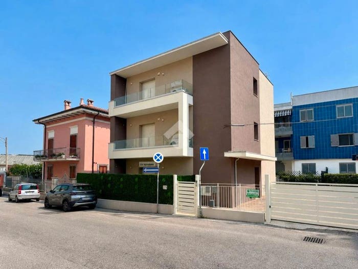 Appartamento trilocale in vendita in Via Palombare, Palombare, Ancona