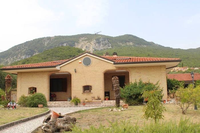 Casa quadrilocale in vendita in Frazione Madonna della Croce, Madonna Della Croce, Castiglione a Casauria