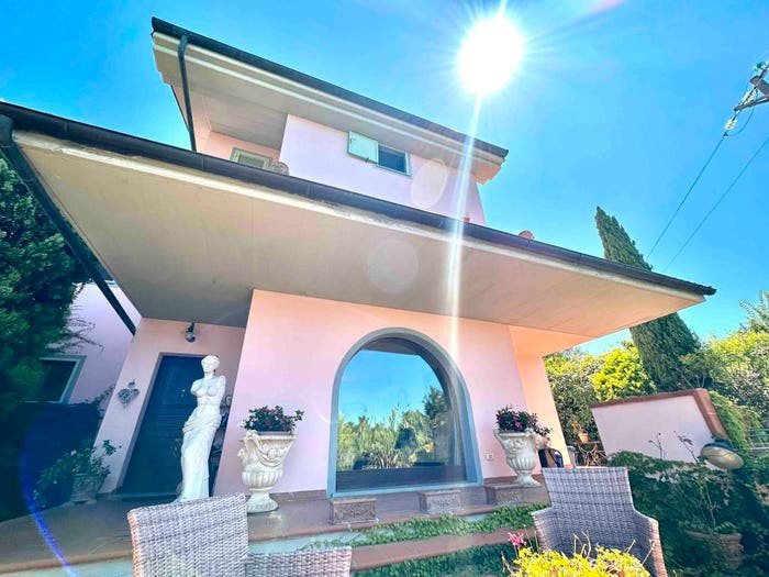 Casa con 6 locali in vendita in Montenero Basso Montenero Alto, Livorno