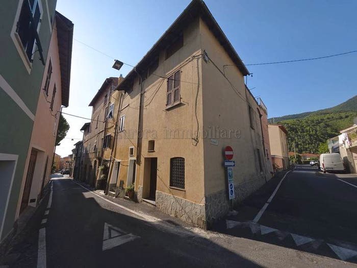 Casa quadrilocale in vendita in Via P Garassini, Centro, Toirano