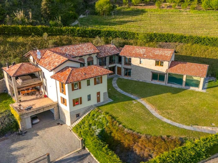 Casa in vendita in Via San Sebastiano, Serravalle Langhe