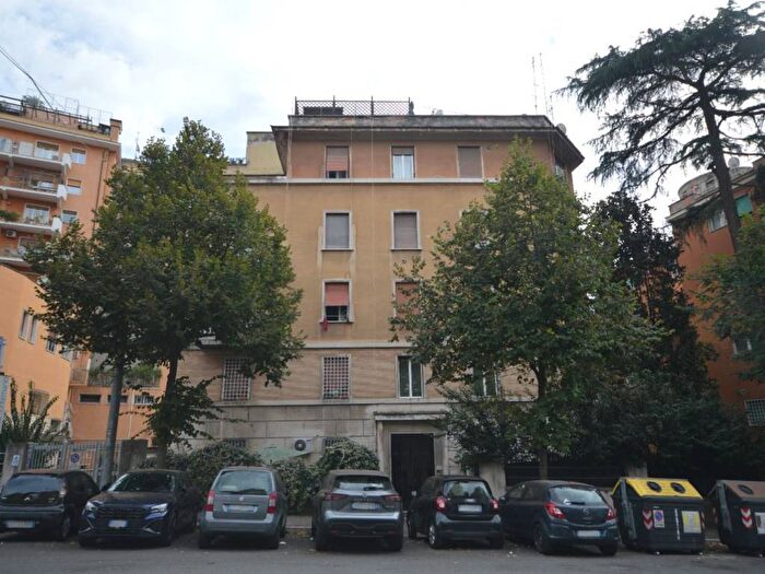 Appartamento trilocale in vendita in Viale delle Medaglie d'Oro, Medaglie d'Oro, Roma