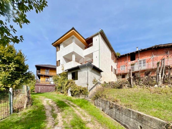 Casa con 6 locali in vendita in FRAZIONE OLDRI' CROCHERA, Viù