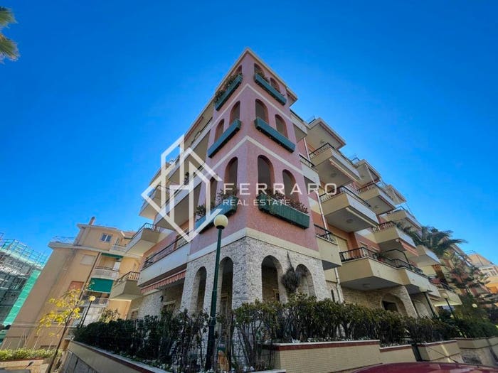 Appartamento con 5 locali in vendita in Via Privata Amelia Ferro, Fenarina Via Neghelli Collina di Ponente, Alassio